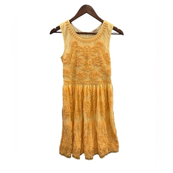 Sundance Sheer Embroidered Floral Dress Lined Buttercup Pale Yellow Sz 2 - Picture 2 of 9